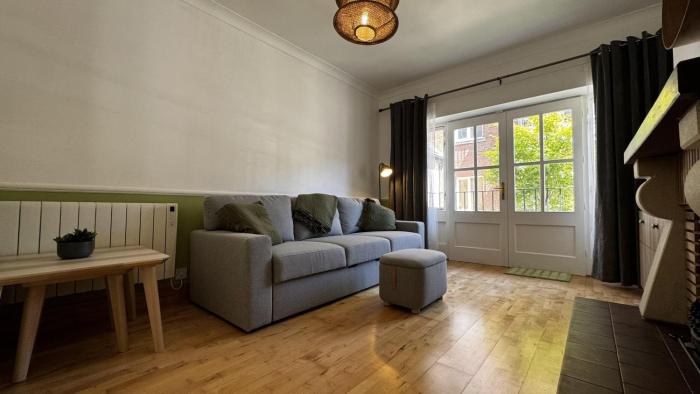 Modern bright 1 bed Apt near Grand Canal Dock