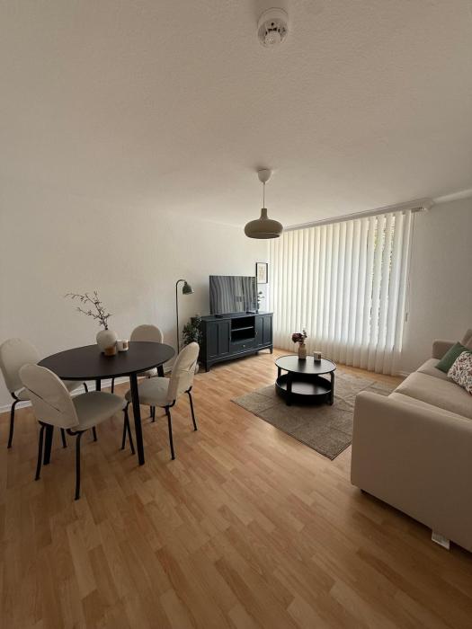 Schöne Wohnung gegenüber Bahnhof