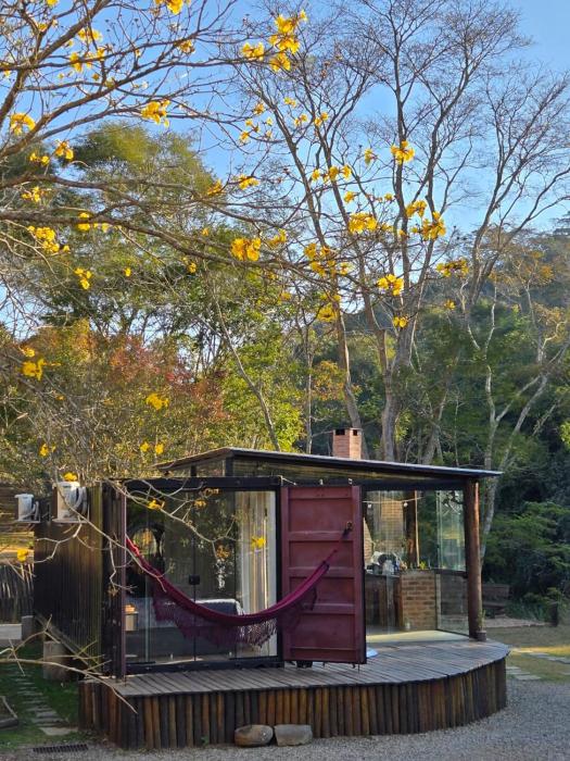 Casa Container com Hidro ao Ar Livre e Vista para a Natureza Miguel Pereira