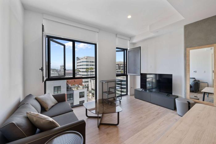 New DT Glendale - Pool Balcony AC Parking