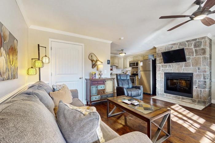 Pool and Riverfront! Couples Retreat in Smoky Mtns