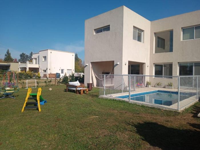 Casa con Pileta Los Arces Pilar