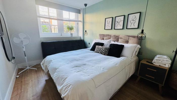 2 beds by Tower Bridge, Walk to Sights & Dining
