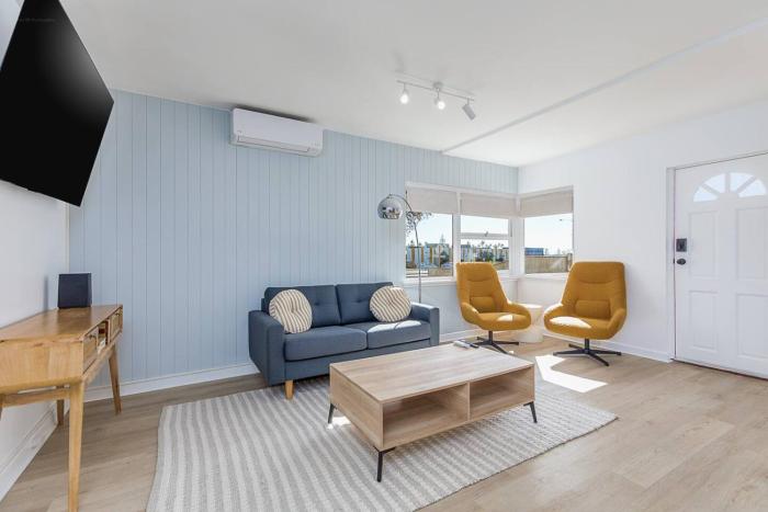 Beachy Breeze, Sleeps 4, Steps to Scarb Beach