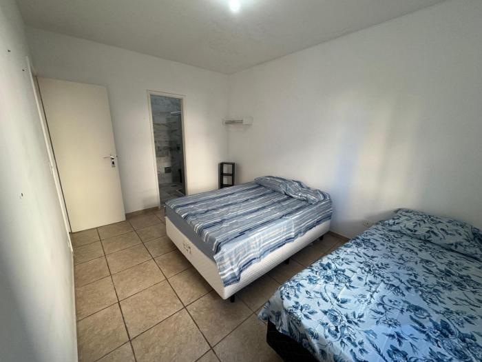 Apartamento enseada 500 metro da praia