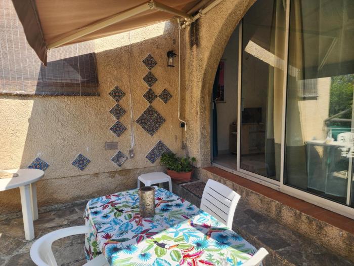 Charmant 2 pièces terrasse climatisé proche plage