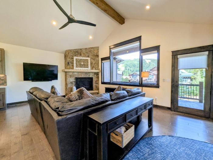 River Run Townhomes 100 by SummitCove Lodging