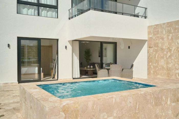 Luxury Escape Private Jacuzzi, Beach, Punta Cana SLEEP 5