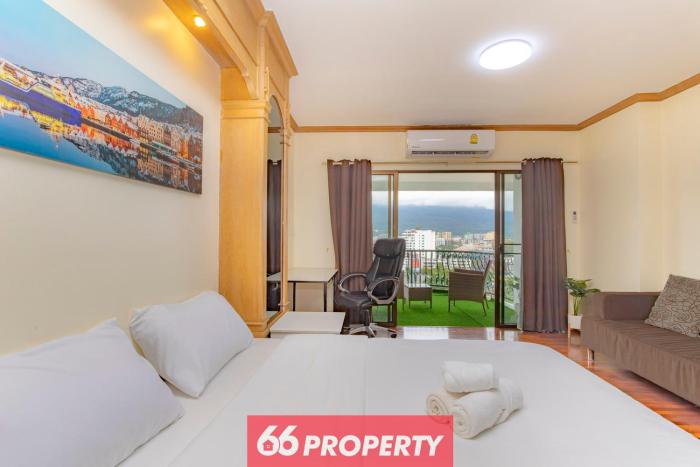 Penthouse Studio with Mountain View and Balcony