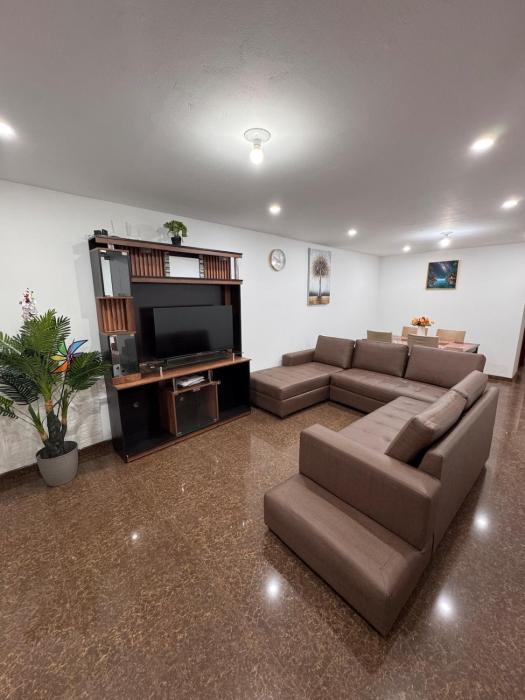 Departamento moderno con vista a los volcanes en el 1er piso