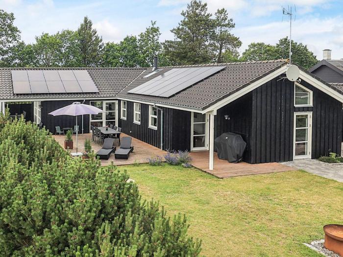 10 person holiday home in Hadsund