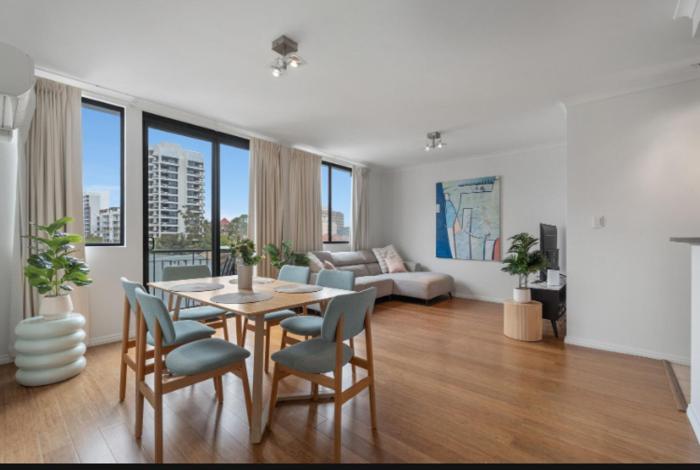 Central urban nest with pool gym pool free parking