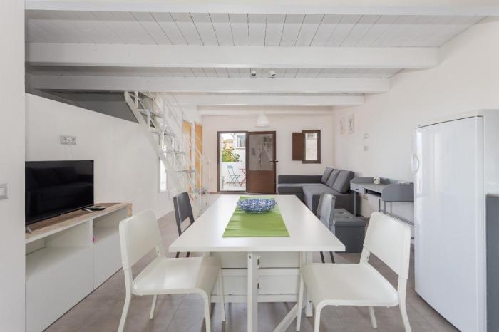 Il Sole di Cabras-Modern apt in the Heart of Town
