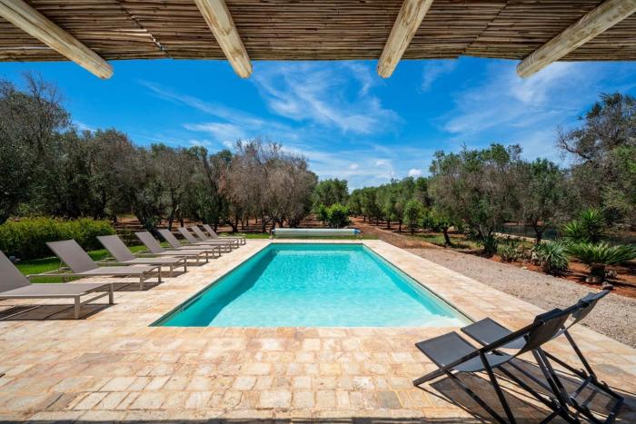 Casolare degli Ulivi villa with heated pool