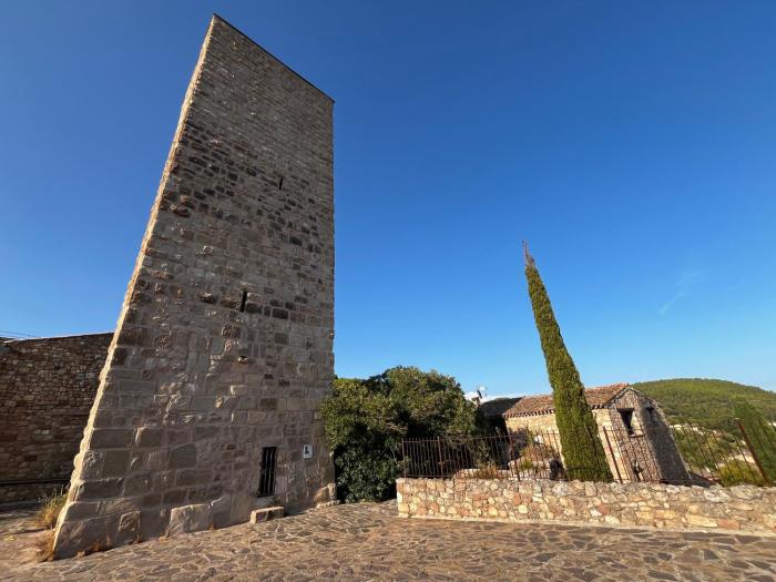 Maison provençale dans village médiéval