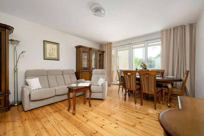 Family Apartment with Balcony in Wroclaw by Noclegi Renters