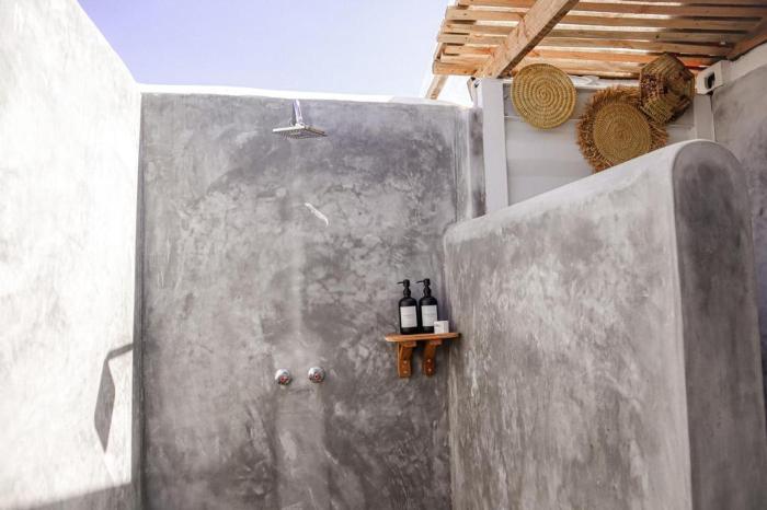 Outdoor bathroom, Outdoor bathtub, bed & kitchen tiny container house