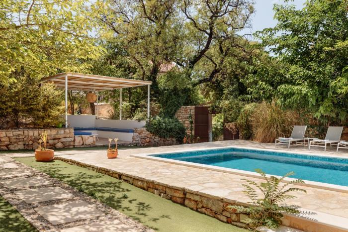 Villa Estelle, Timeless Design in Ancient Stone