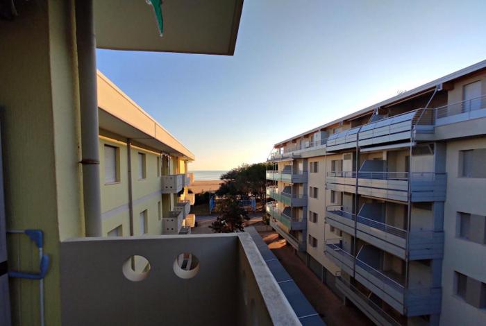 Functional studio with balcony