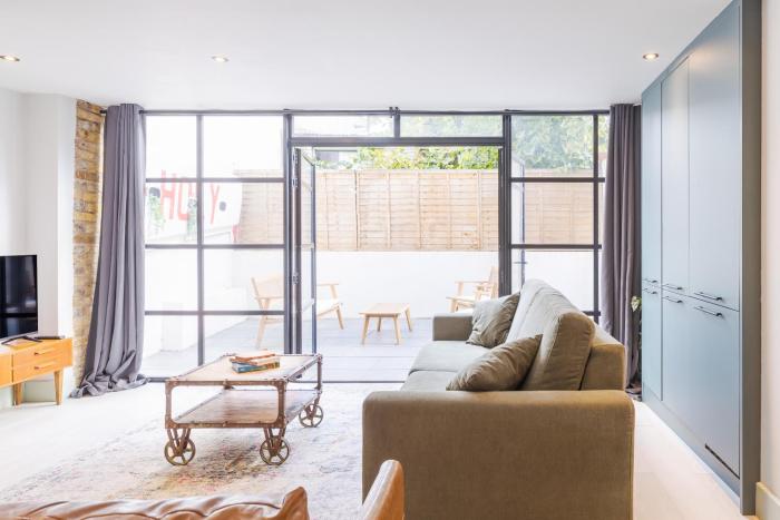 Hackney 1 Bed Garden Flat