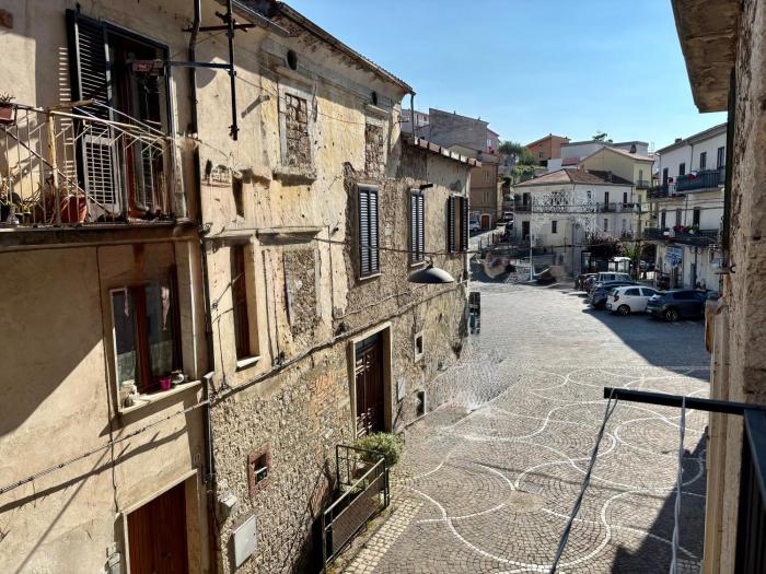 Casa Valente, Affaccio sulla Piazza Carpinone