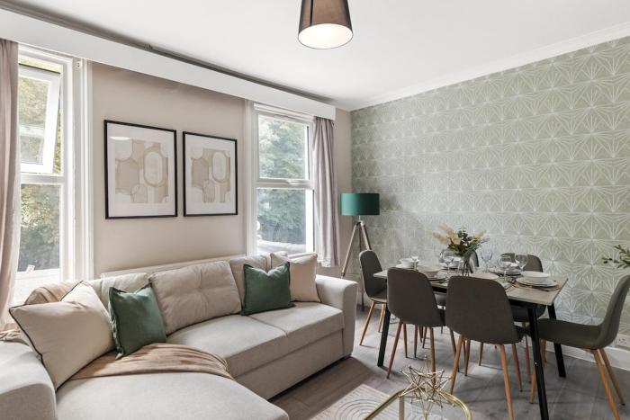 Spacious Gem Easy & Fast access to Central London