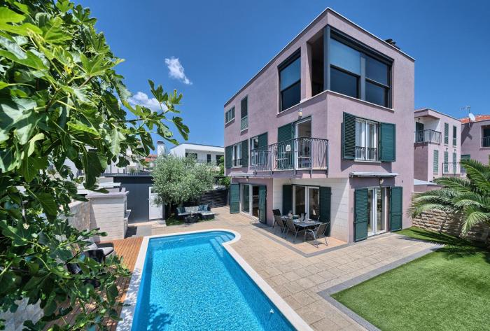 Villa Palm Garden - Private Pool and Barbecue