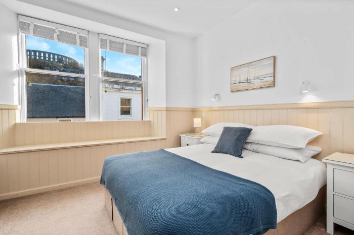 Luxury 3BD Central Apt with Tower & Seaviews