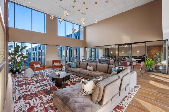 Gorgeous Apt Heart of Downtown