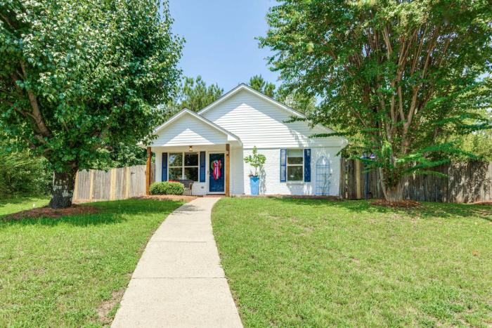 1 Mi to Ole Miss: Pet-Friendly Retreat w Yard