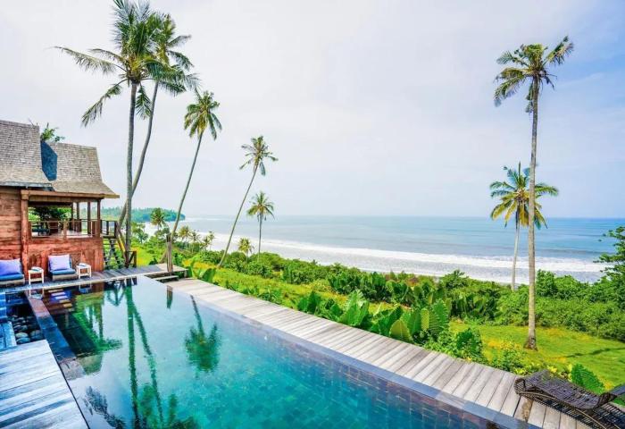 Spacious villa in Kabupaten Tabanan with sea view