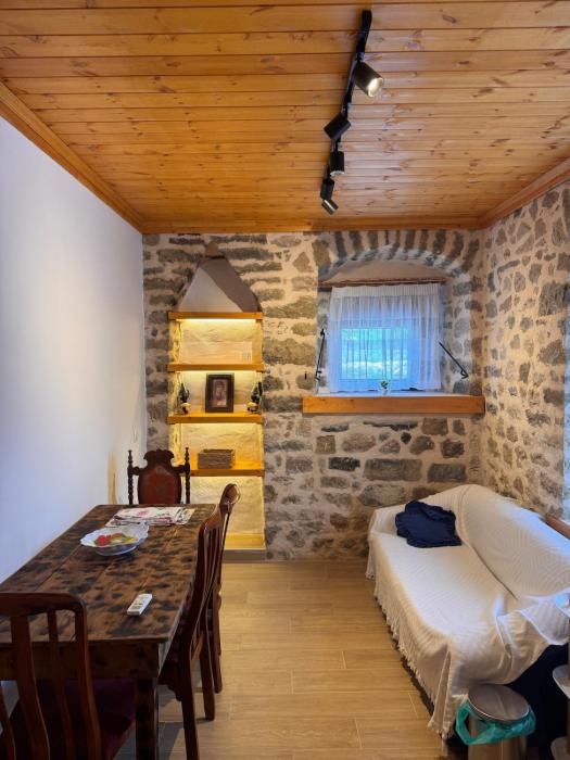 TSAGARIKO ROOMS - The old shoemakers shop of the village