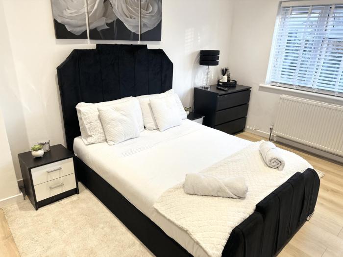 Spacious 3BR House - Hot Tub - Near Castle, National Justice Museum, Lace Market - Free WiFi & Parking - Sleeps 6