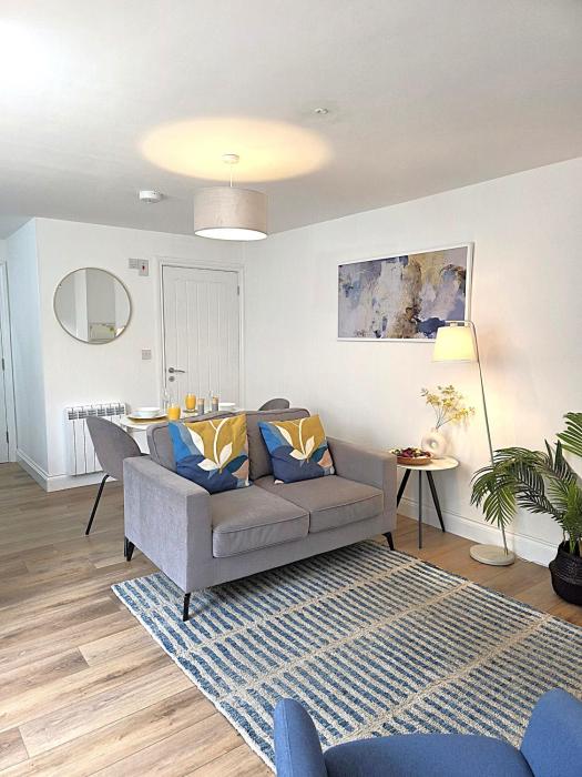 Cozy One Bed Flat at Dawe Luxury Suites - An Entire Apartment near Ely Cathedral & Train Station - The Perfect Base to Explore Ely, Cambridge, Norfolk & London - 2 Guests Max & Pet Friendly