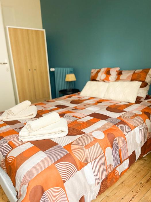 Le Sablésien 4 personnes,salon et cuisine entre centre ville et gare