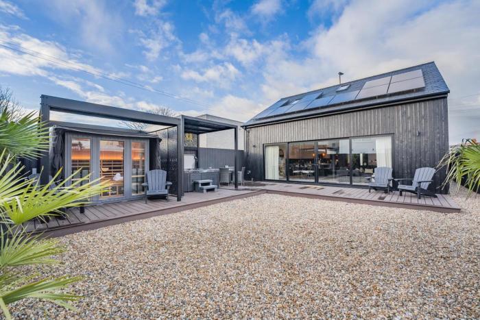 The Beach Hideaway - Lancing