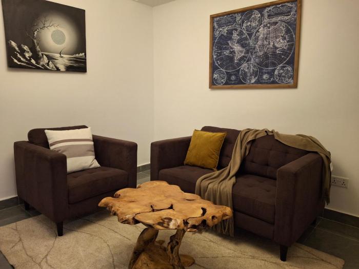 Unwind Suites Riverside