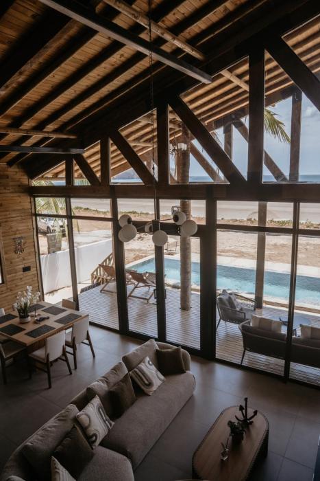 Playa Laska - Majestic Oceanfront Villa with Pools