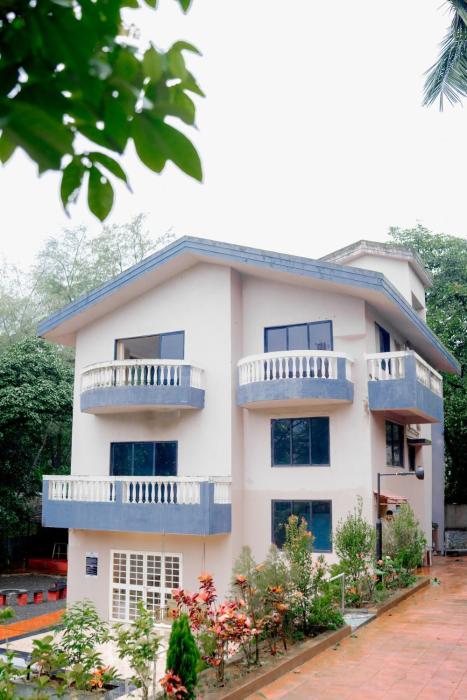 Villa floure - Spacious 4bhk Villa with Pool, Lawn & Bonfire area