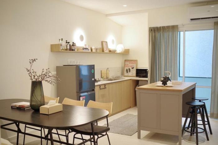 Slaap36 5BR Home with Parking, Walk to BTS Ari