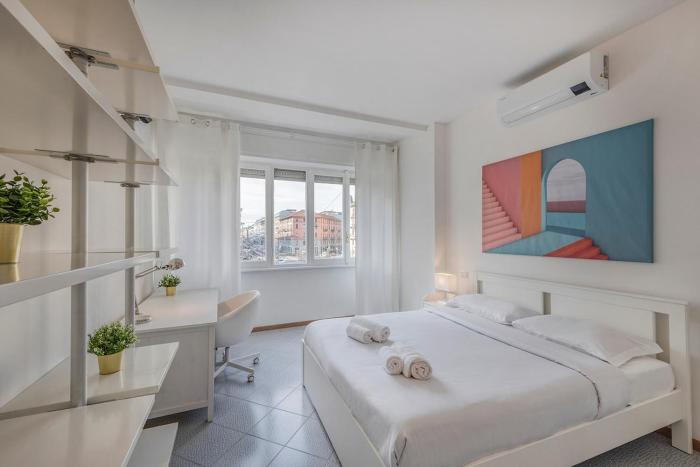 Pecchio1 - Windows on the City - B Home