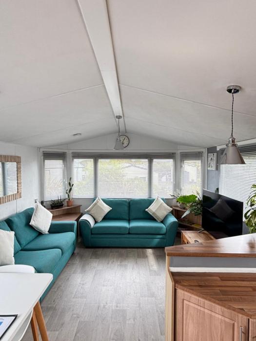 Stylish Family Friendly 3-Bed Caravan Escape at Seven Bays Park