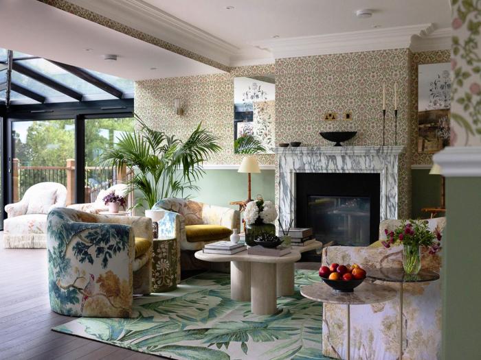 Thames Mansion - Water View