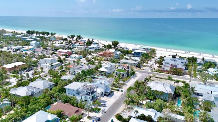 A Charming Beach Cottage on Elm