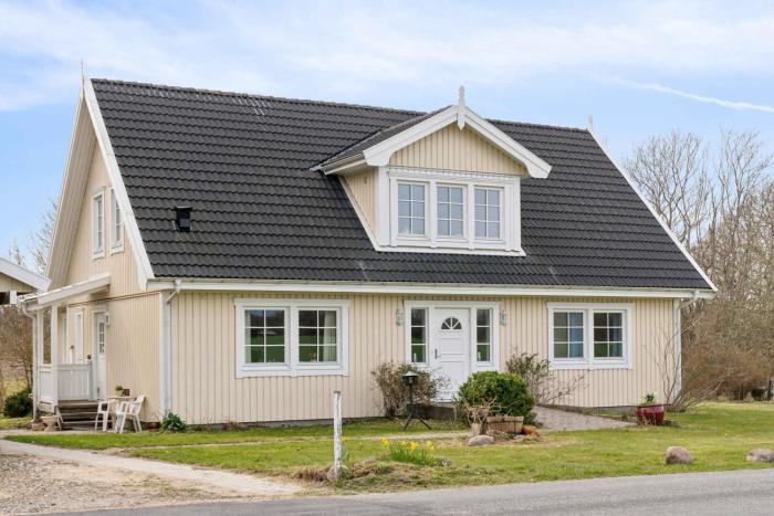 Spacious Villa In The Countryside Near The Beach