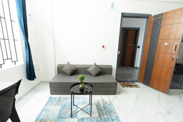 1BHK 2km From Hosa Road Metro with lift 502