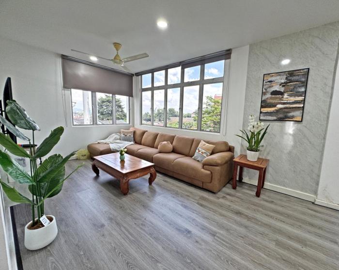 Arena Lobak Villa Retreat, Spacious Stay with Billiards, Karaoke, BBQ