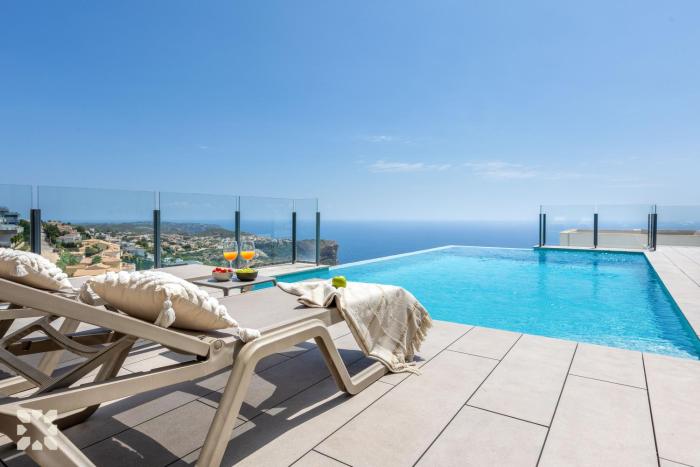 Villa Falqui by Abahana Villas