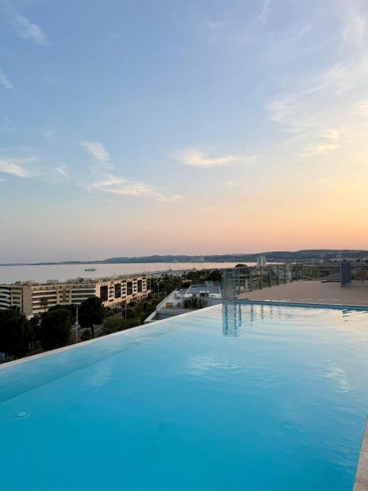 New flat with swimming pool on rooftop