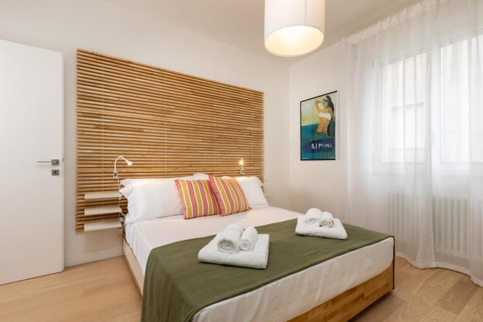 Modern 2-bed flat, 250m from sea